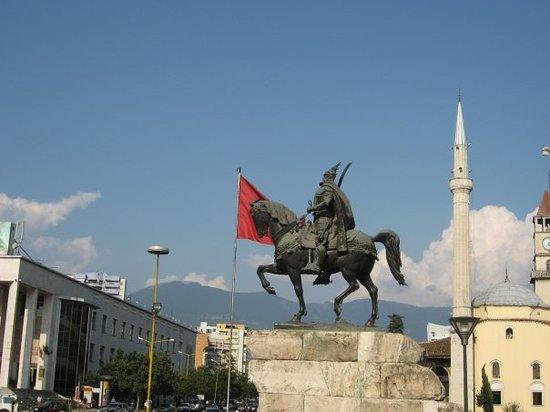 Skanderbeg Monument